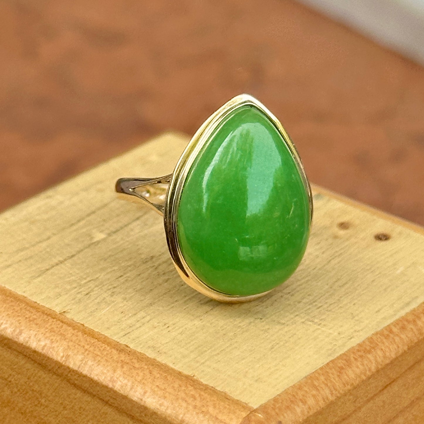 Estate 14KT Yellow Gold Bezel Pear Jade Ring