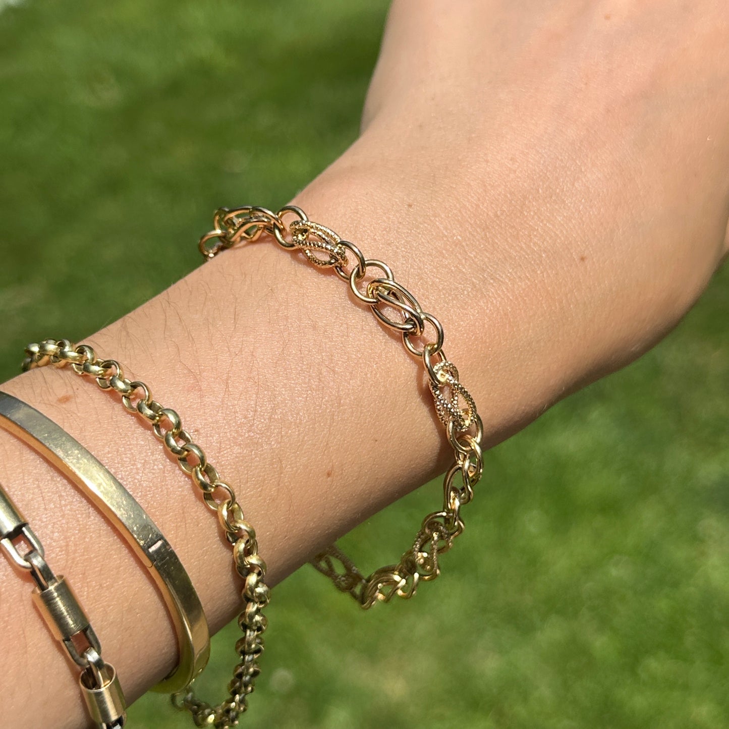 Estate 18KT Yellow Gold Textured + Shiny Rounded Multi Ovals Circle Link Bracelet