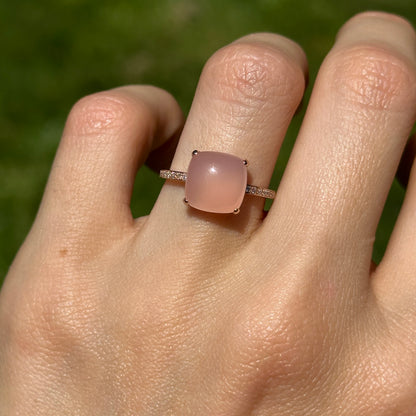 Estate 14KT Yellow Gold Cabochon Rose Quartz + Diamond Accent Ring