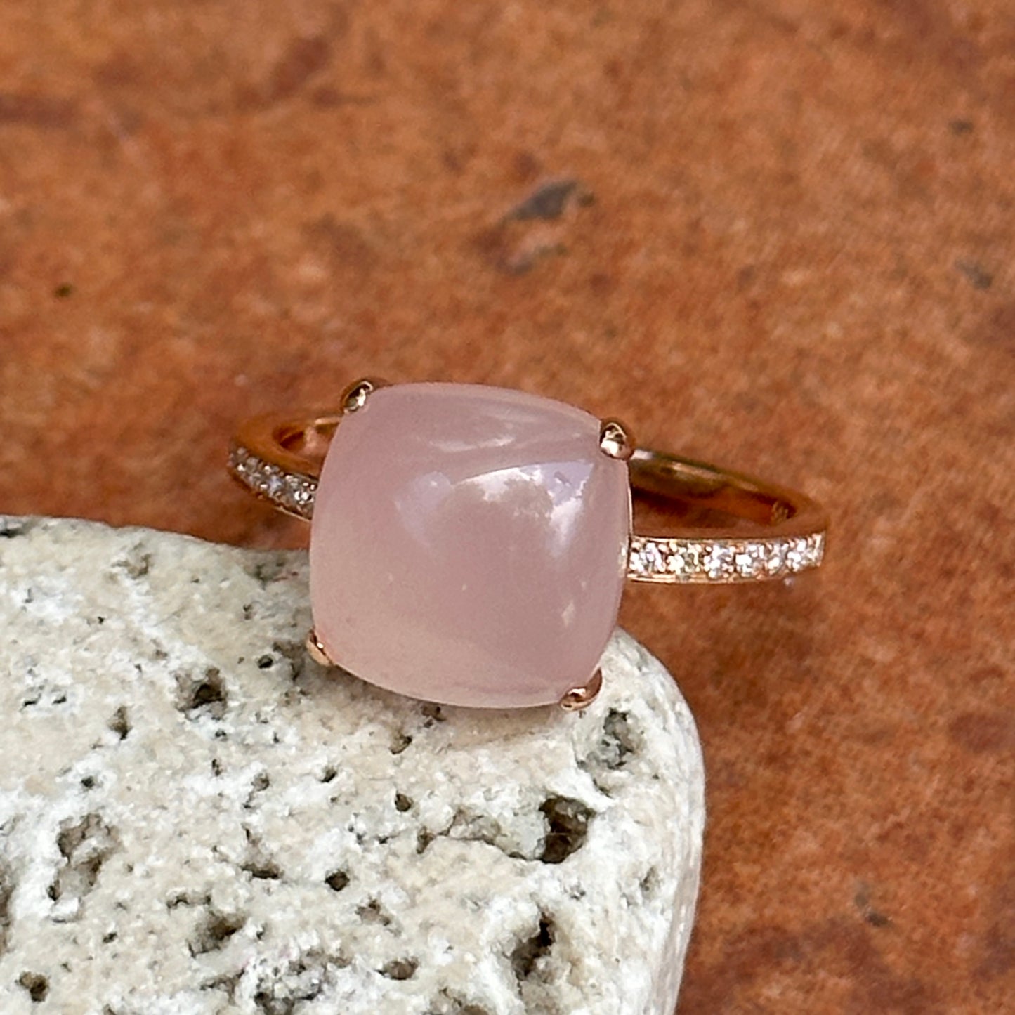 Estate 14KT Yellow Gold Cabochon Rose Quartz + Diamond Accent Ring
