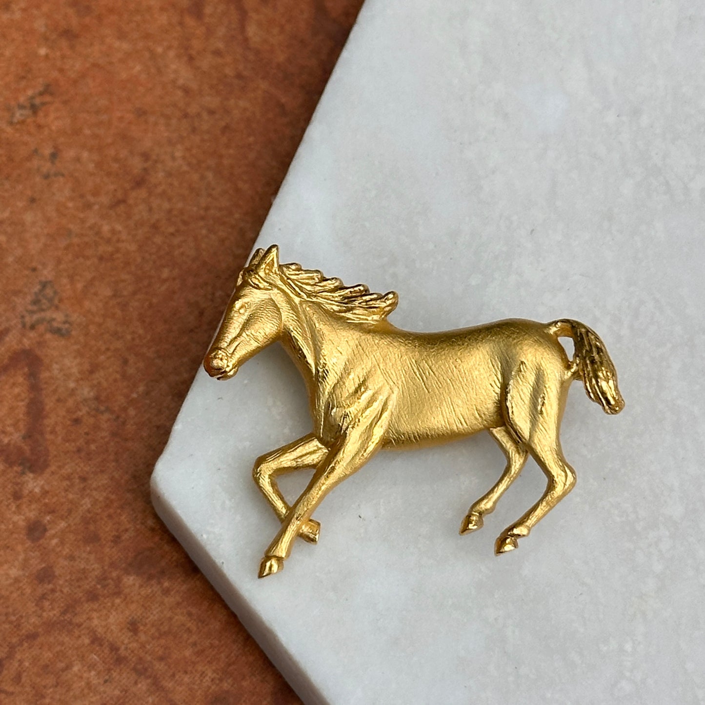 Estate 18KT Yellow Gold Matte 3D Horse Pin Brooch