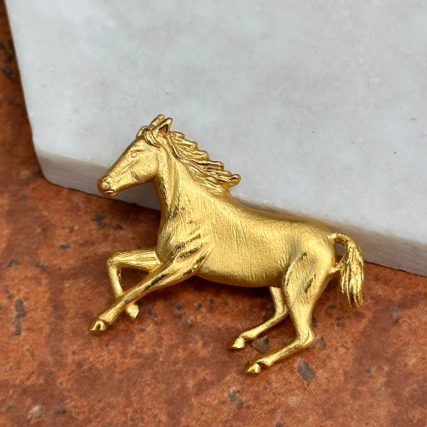 Estate 18KT Yellow Gold Matte 3D Horse Pin Brooch