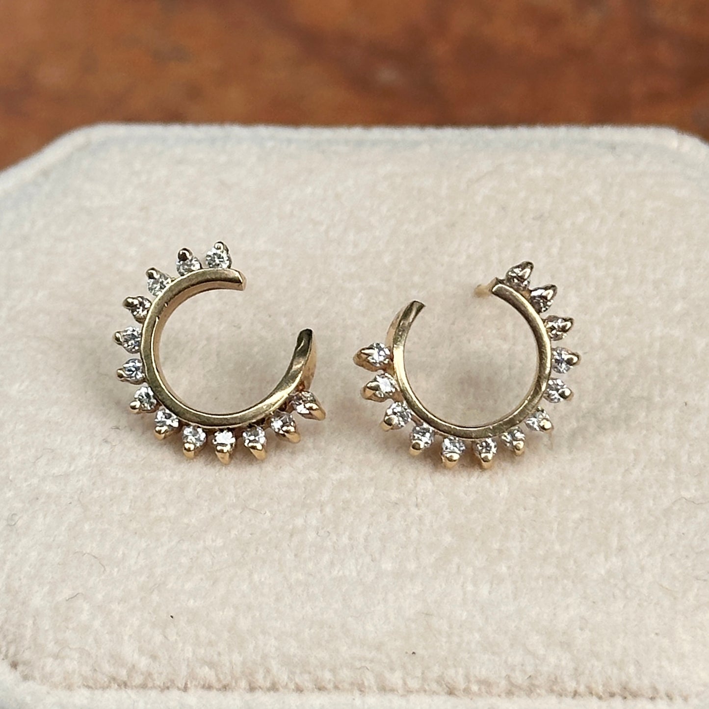 14KT Yellow Gold Round Diamond Swirl Circle Stud Earrings