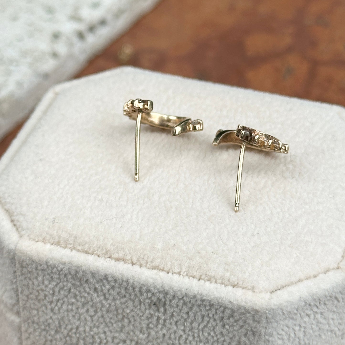 14KT Yellow Gold Round Diamond Swirl Circle Stud Earrings