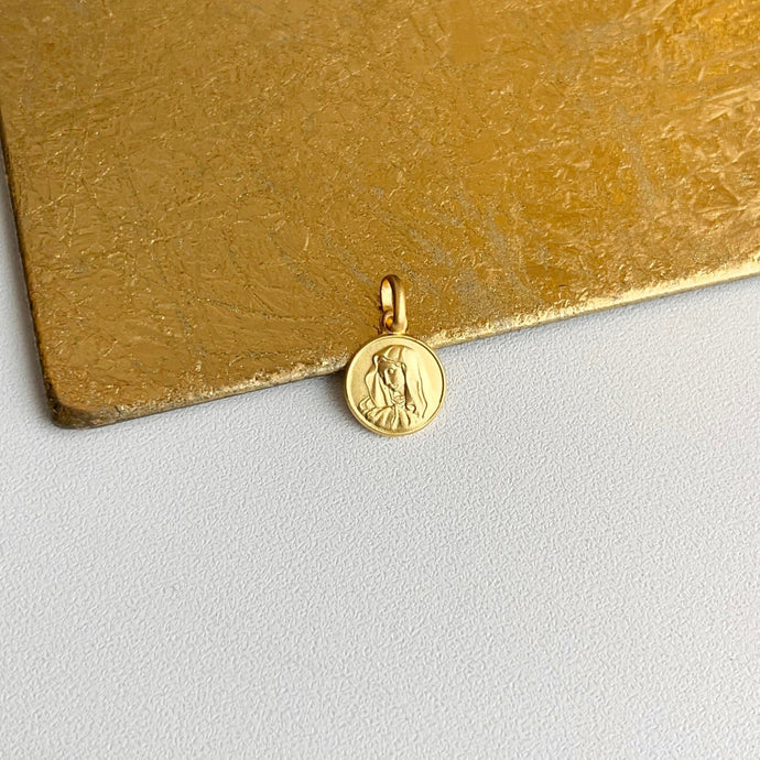 18KT Yellow Gold Matte Our Lady of Sorrows Medal Pendant Charm 10mm