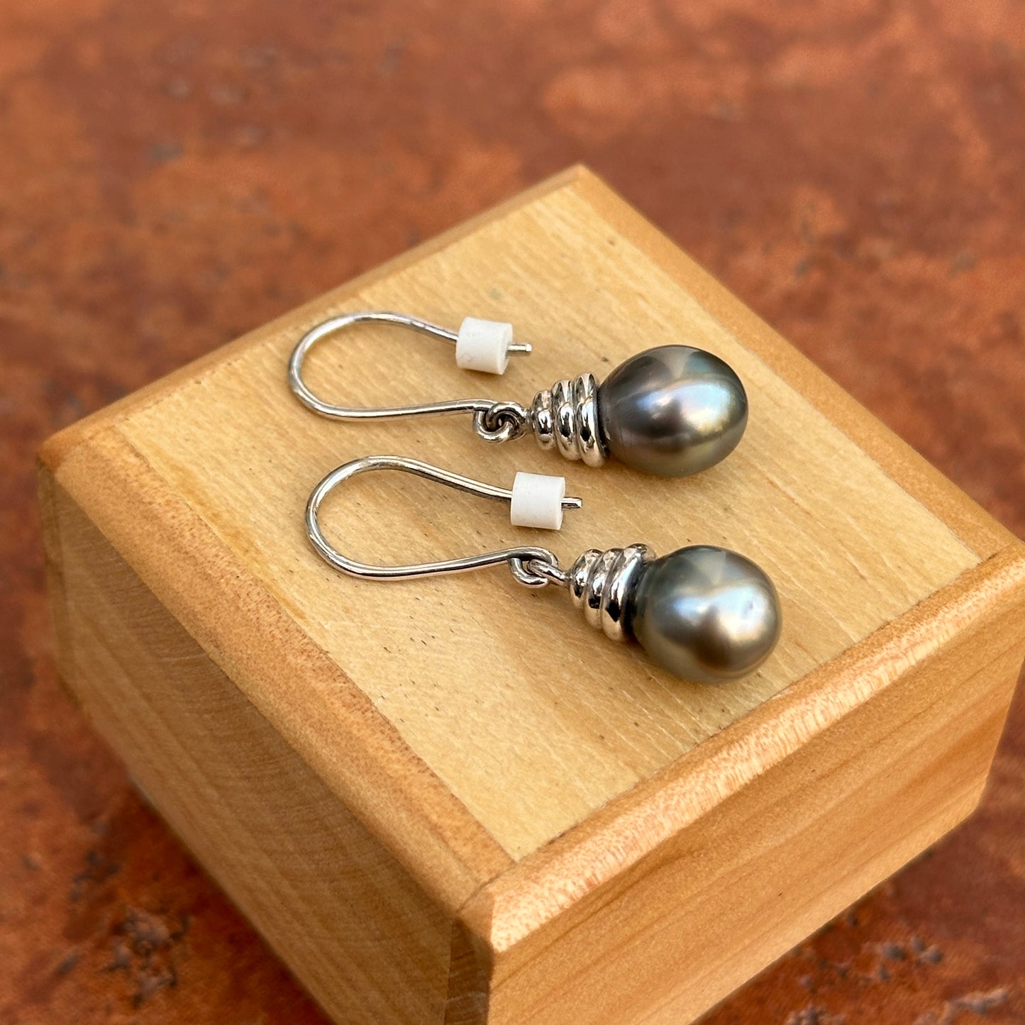 Estate 14KT White Gold Black Tahitian Pearl Dangle Earrings