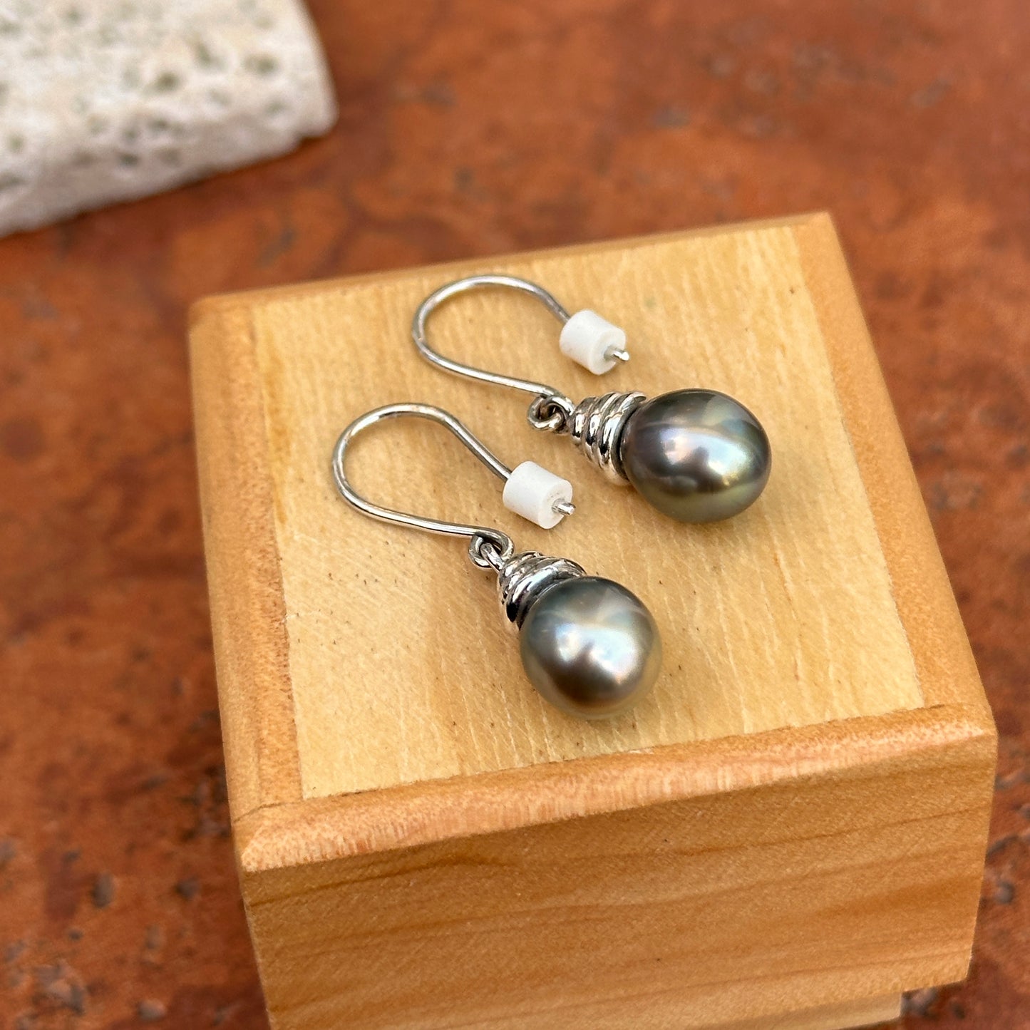 Estate 14KT White Gold Black Tahitian Pearl Dangle Earrings