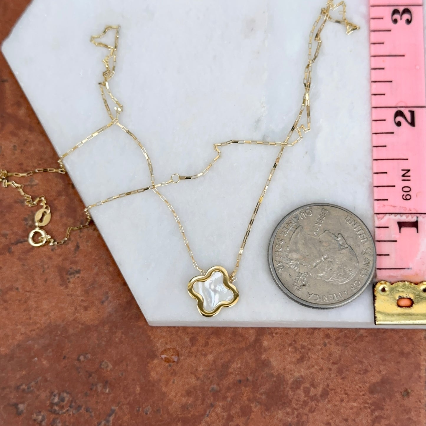 14KT Yellow Gold 12mm Mother of Pearl Clover Station Chain Necklace