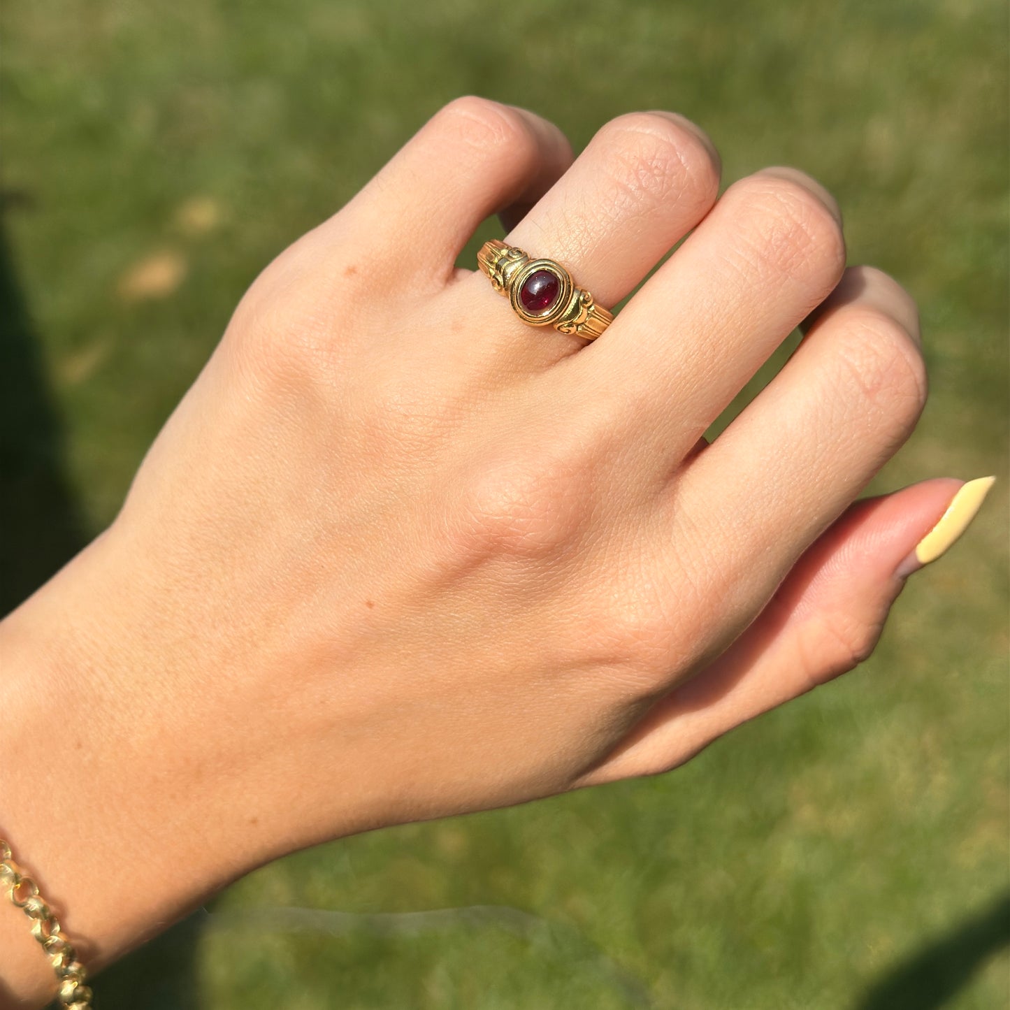 Estate 18KT Yellow Gold Oval Rhodolite Garnet Etruscan Ring