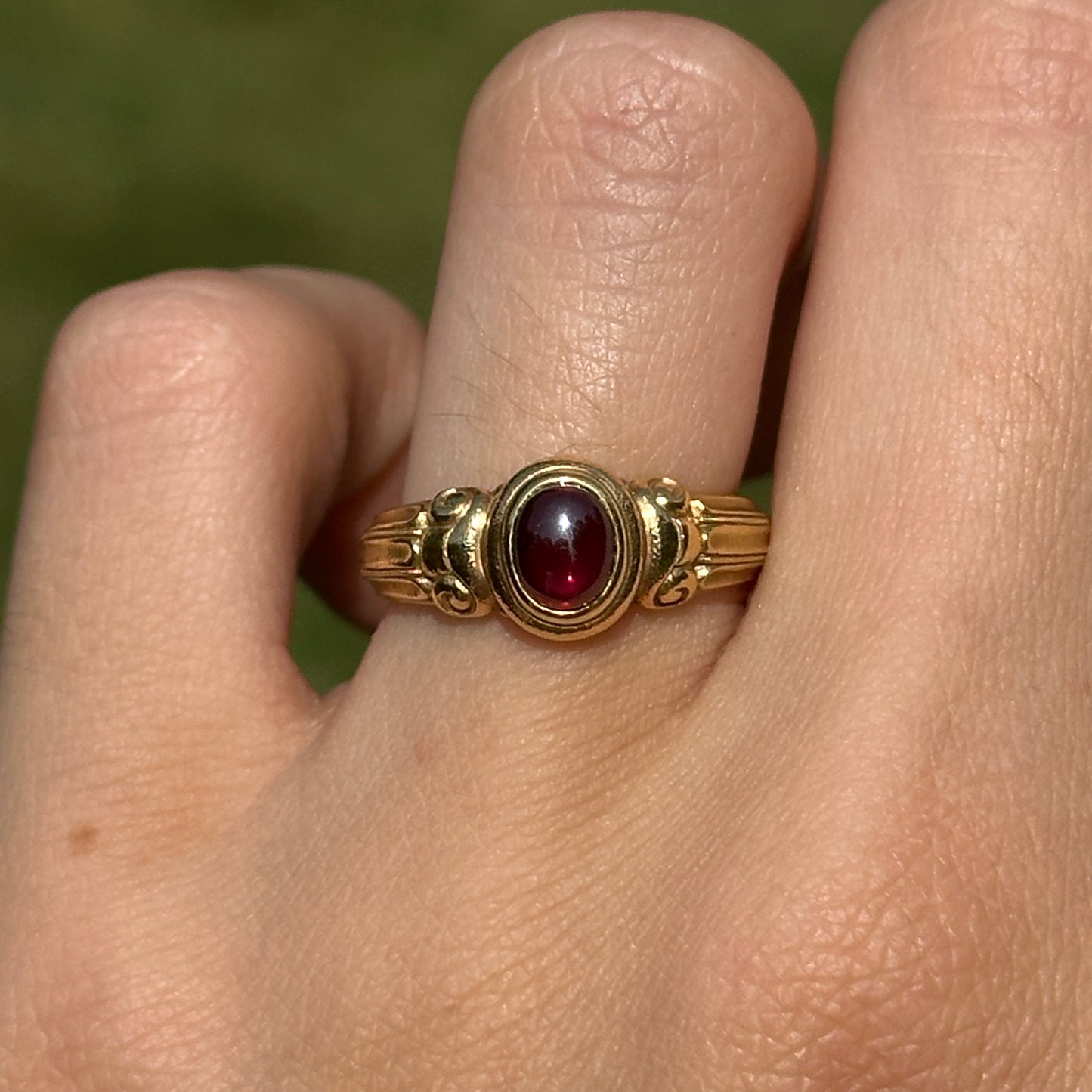Estate 18KT Yellow Gold Oval Rhodolite Garnet Etruscan Ring