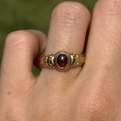 Estate 18KT Yellow Gold Oval Rhodolite Garnet Etruscan Ring