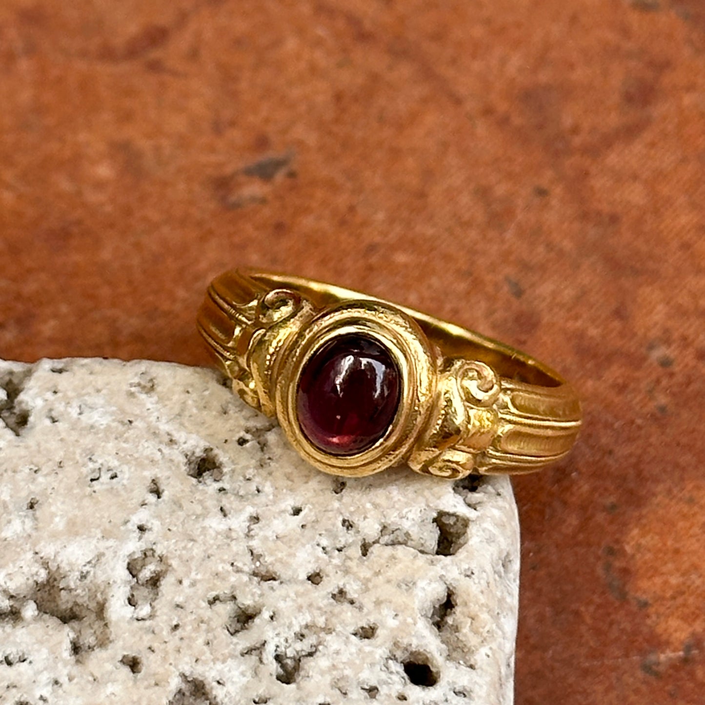 Estate 18KT Yellow Gold Oval Rhodolite Garnet Etruscan Ring