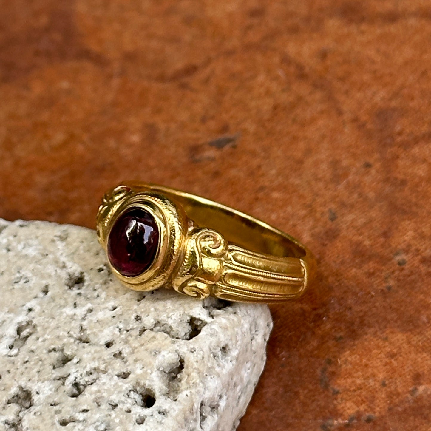 Estate 18KT Yellow Gold Oval Rhodolite Garnet Etruscan Ring
