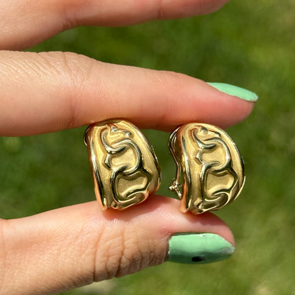 Estate Byzantine 18KT Yellow Gold Raised Chain Link J Hoop Earrings