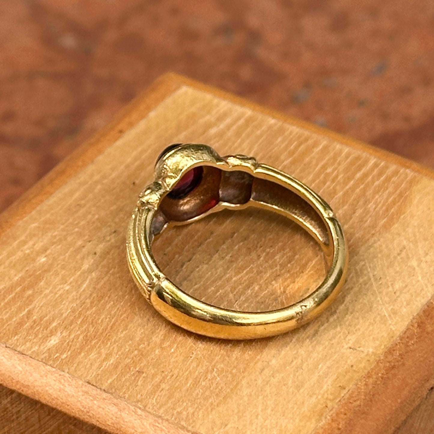 Estate 18KT Yellow Gold Oval Rhodolite Garnet Etruscan Ring