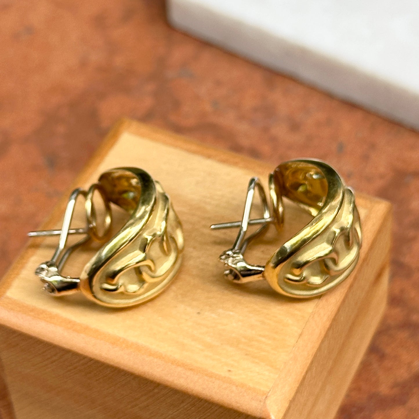 Estate Byzantine 18KT Yellow Gold Raised Chain Link J Hoop Earrings