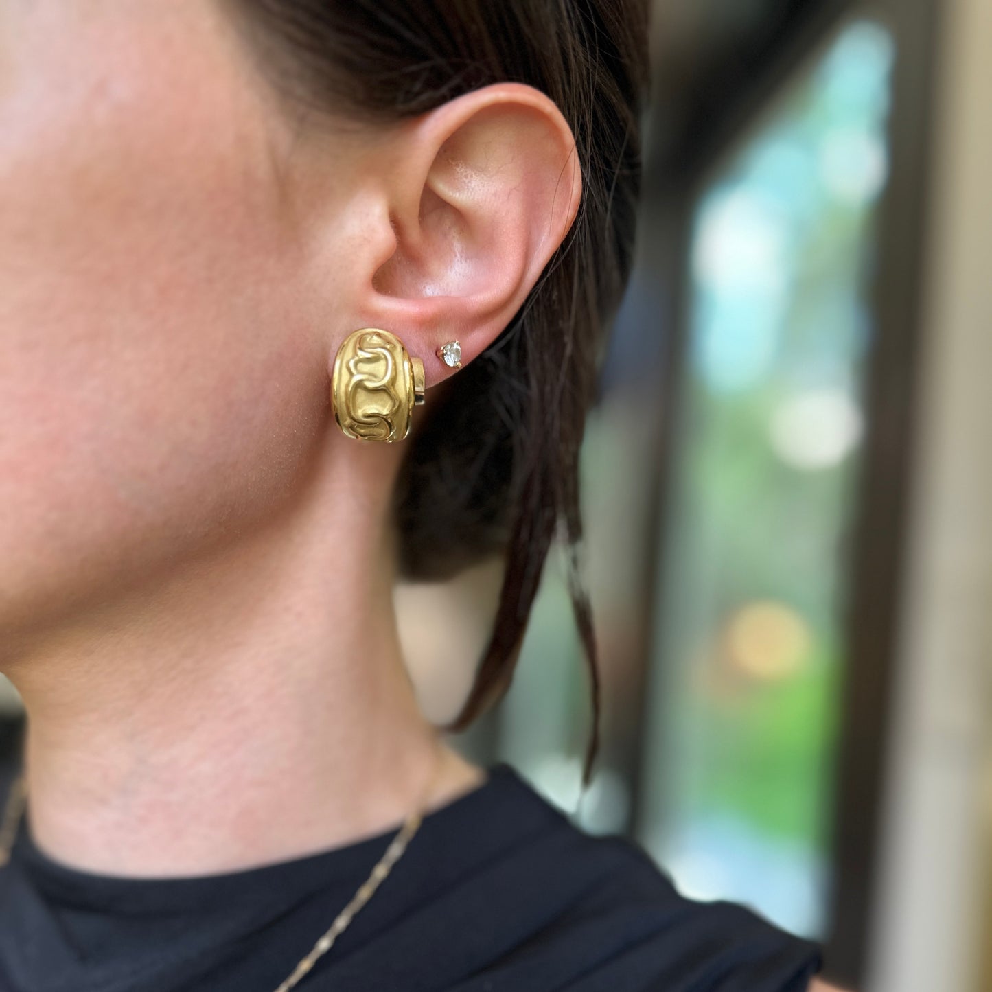 Estate Byzantine 18KT Yellow Gold Raised Chain Link J Hoop Earrings