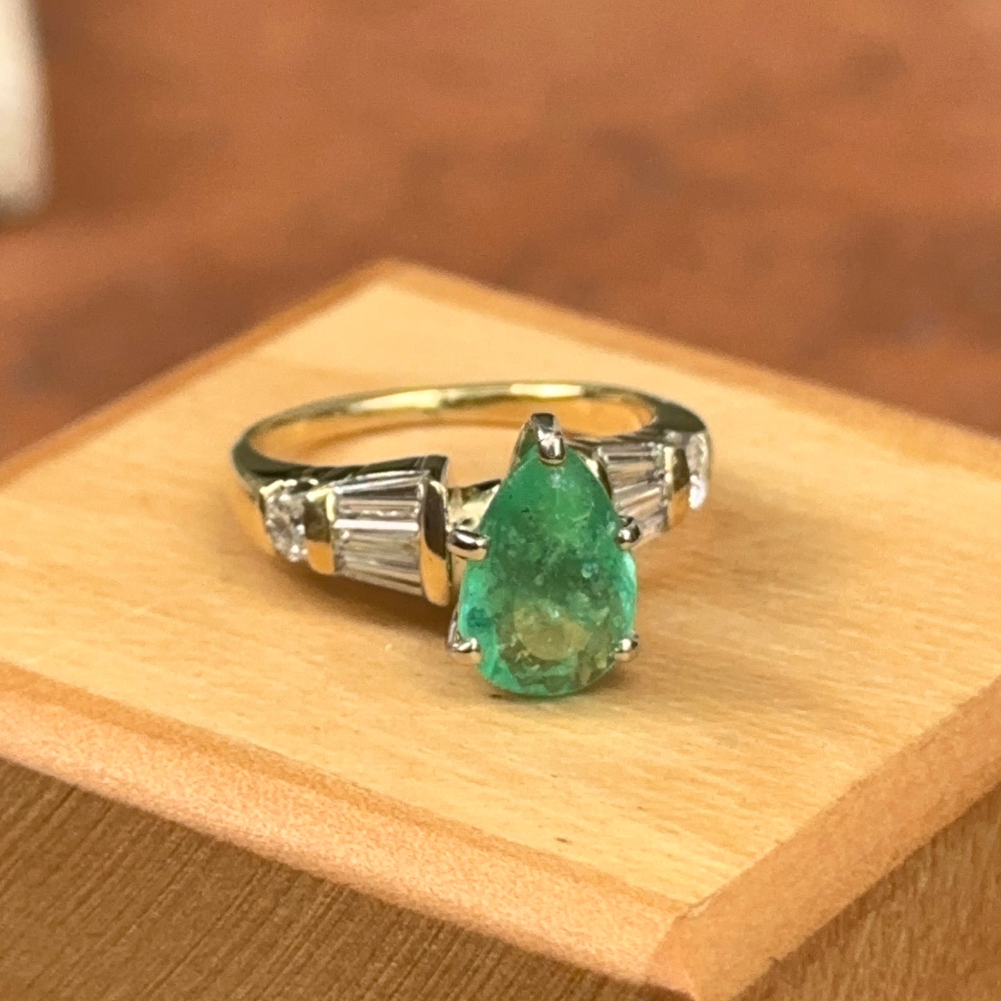 Estate 14KT Yellow Gold 1.91 CT Pear Emerald + Baguette Diamond Ring