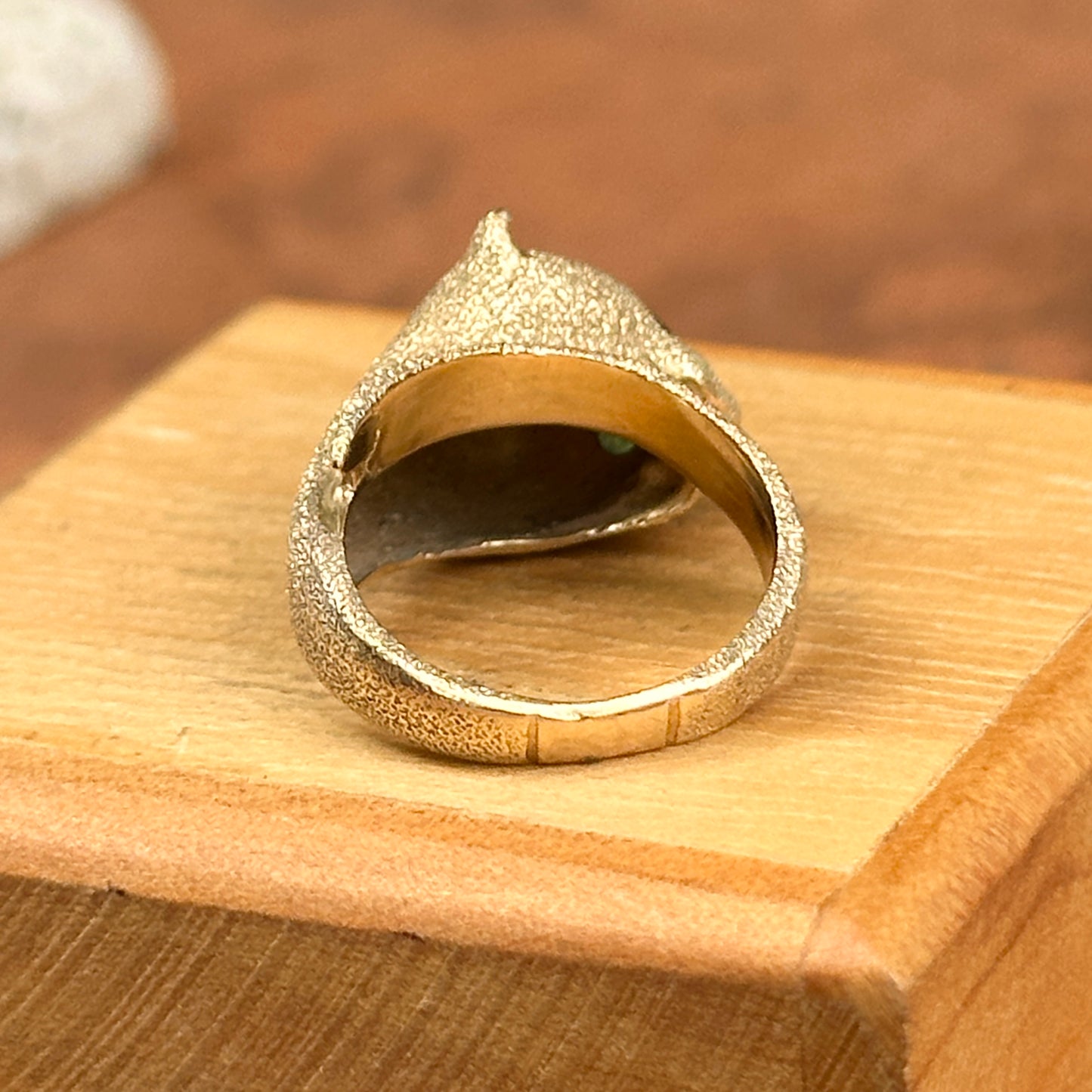 Estate 14KT Yellow Gold Sandblasted Panther Emerald Ring