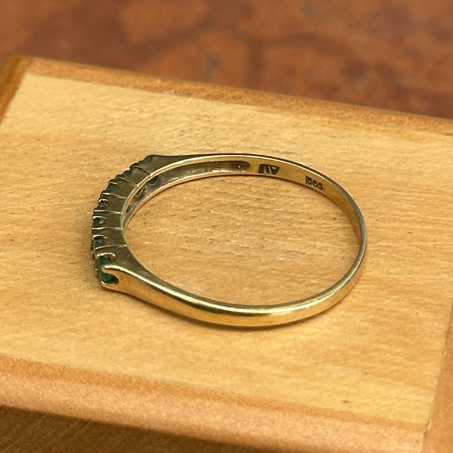 Estate 14K Yellow Gold Round Emeralds Thin Band Ring