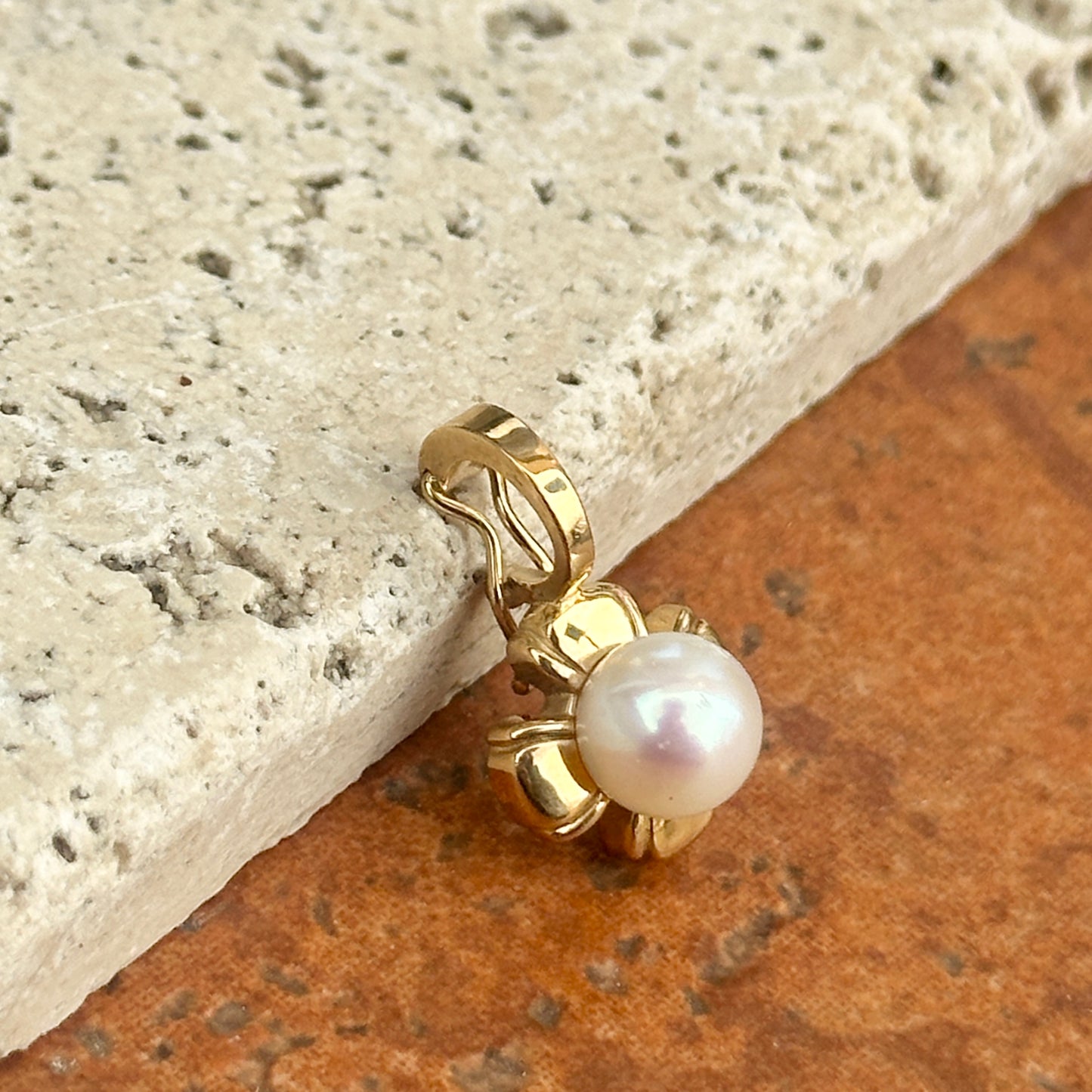 Estate 10KT Yellow Gold White Pearl Clover Pendant