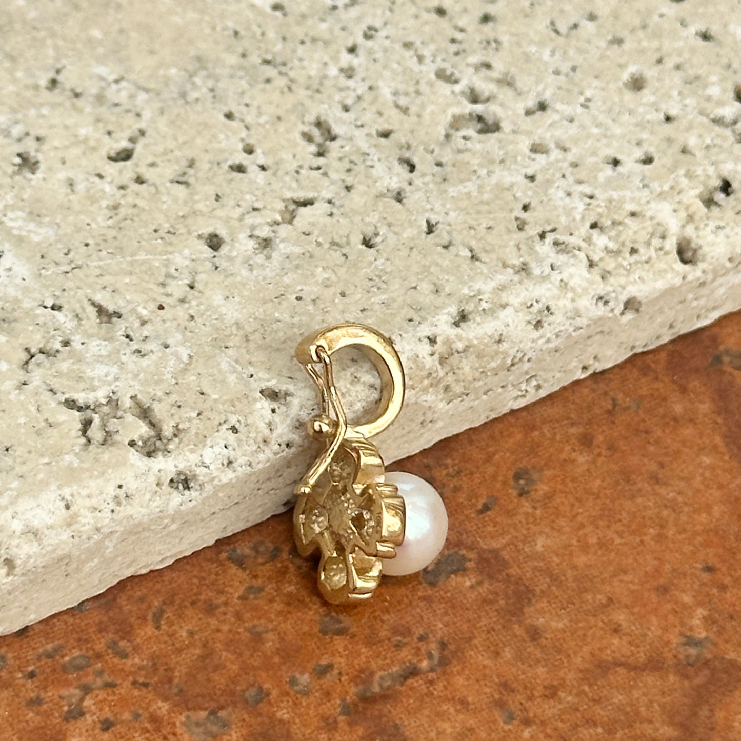 Estate 10KT Yellow Gold White Pearl Clover Pendant