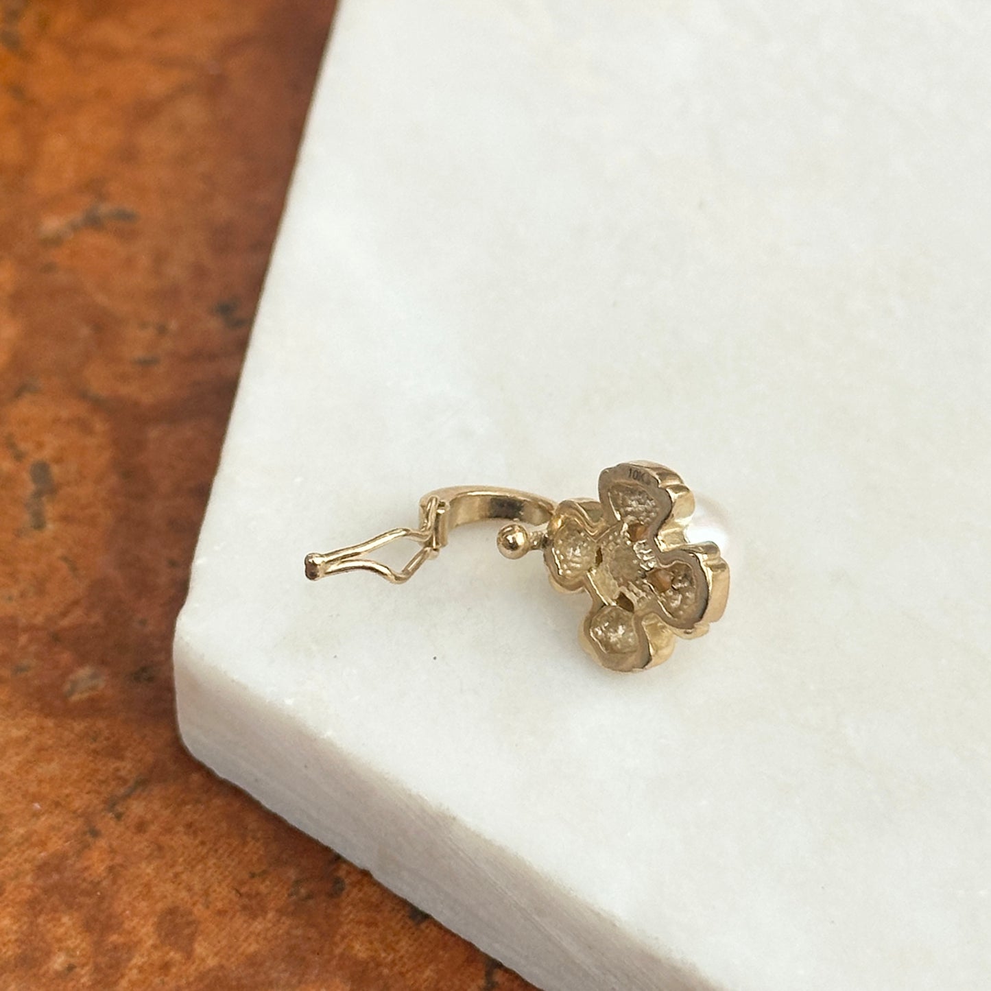 Estate 10KT Yellow Gold White Pearl Clover Pendant