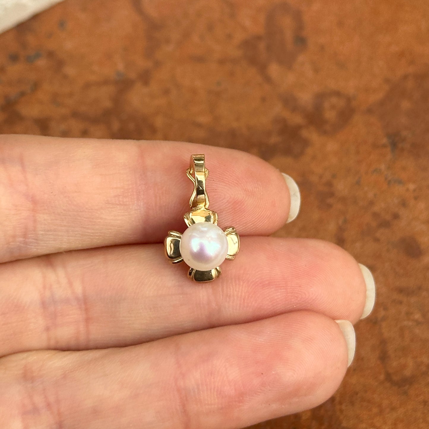 Estate 10KT Yellow Gold White Pearl Clover Pendant