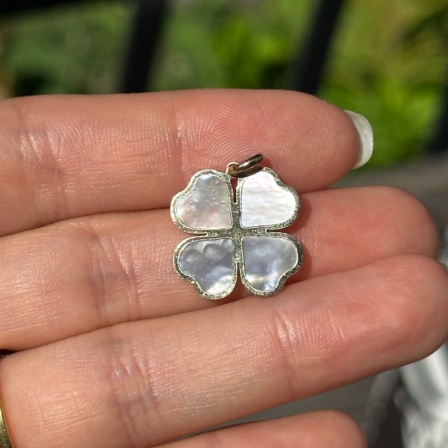 14KT Yellow Gold Mother of Pearl Inlay Clover Pendant Charm 19mm
