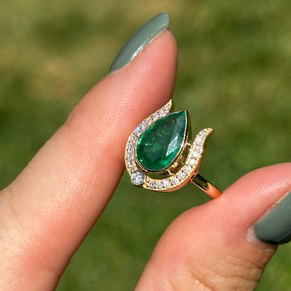 Estate 18KT Yellow Gold Pear 1.95 CT Emerald + Diamond Horseshoe Ring