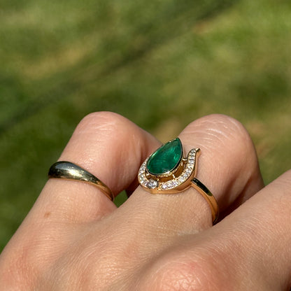 Estate 18KT Yellow Gold Pear 1.95 CT Emerald + Diamond Horseshoe Ring