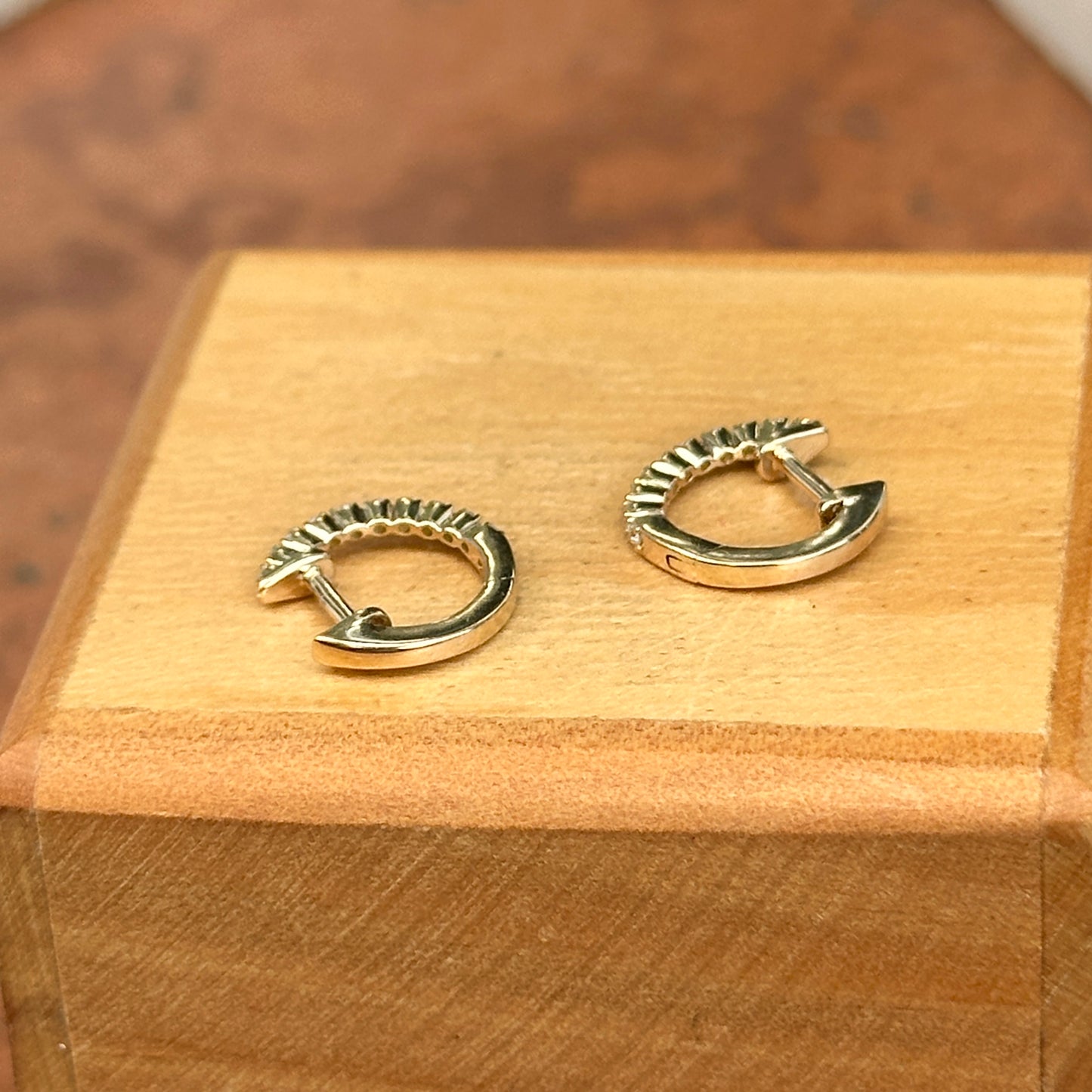 14KT Yellow Gold Diamond Round Huggie Hoop Earrings Small