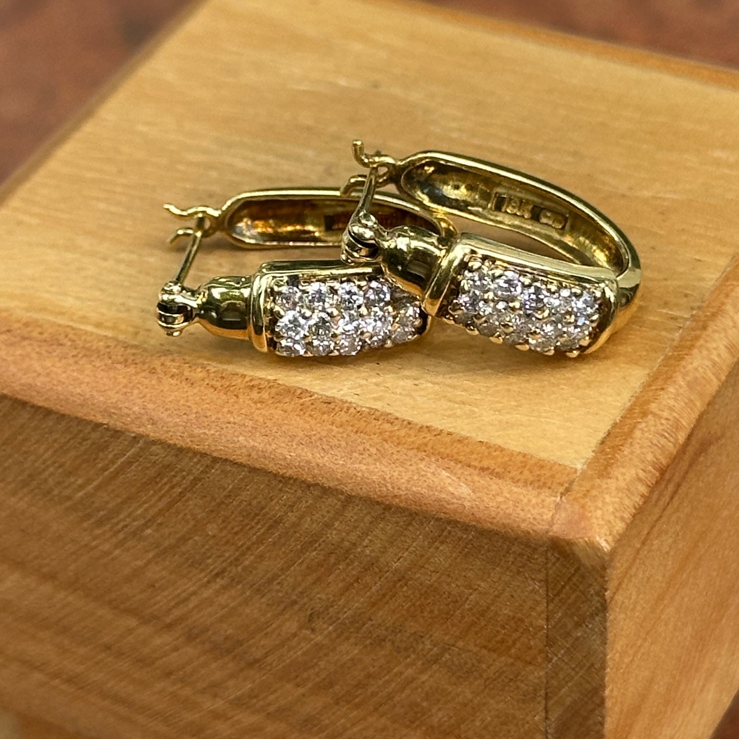 18KT Yellow Gold Multi Round Diamond Oval Hoop Earrings