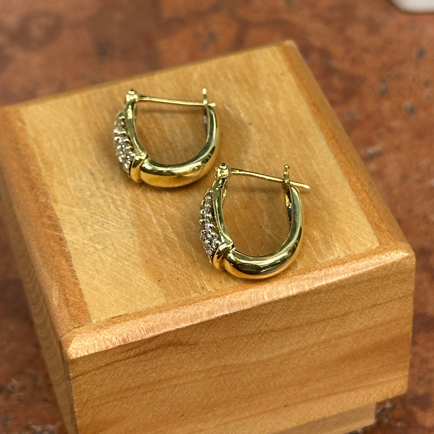 18KT Yellow Gold Multi Round Diamond Oval Hoop Earrings