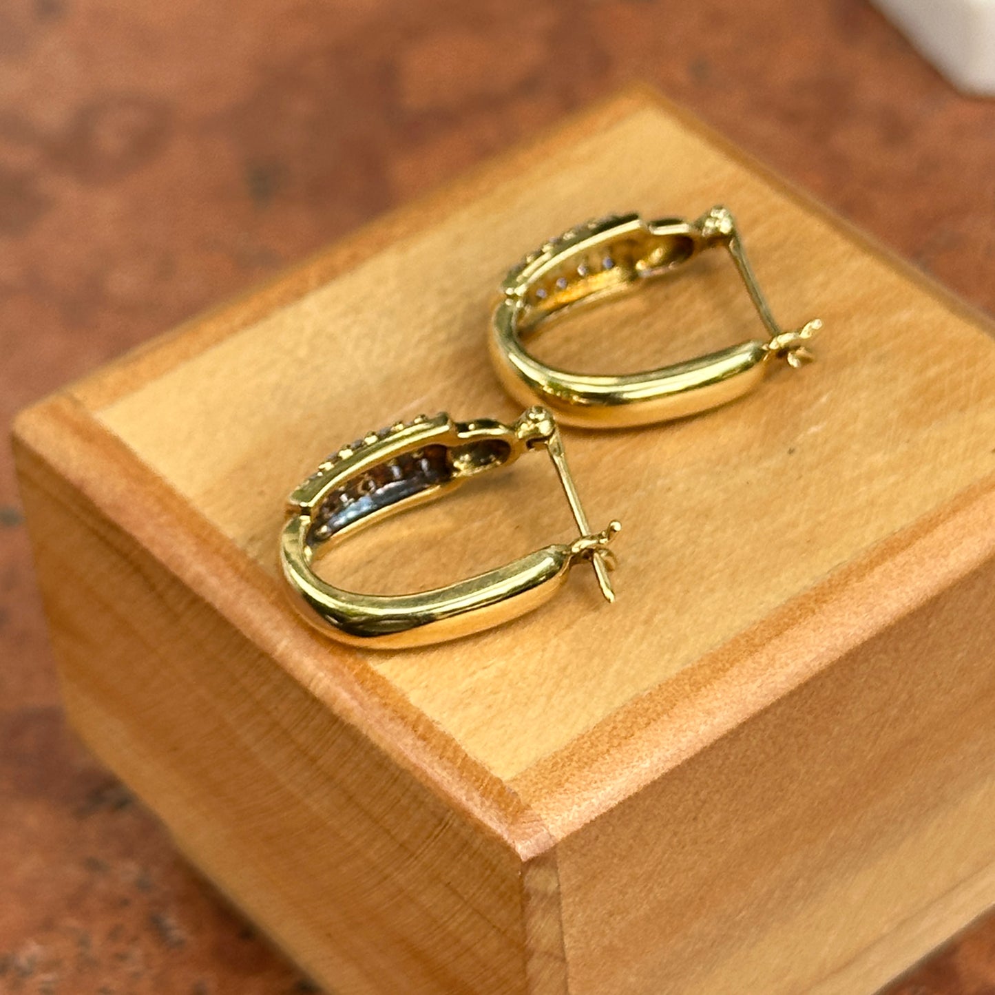 18KT Yellow Gold Multi Round Diamond Oval Hoop Earrings