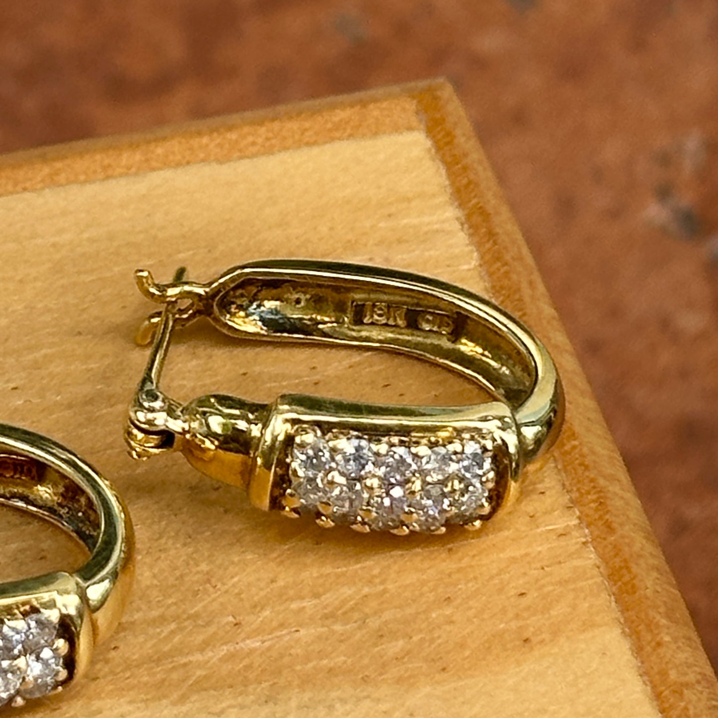 18KT Yellow Gold Multi Round Diamond Oval Hoop Earrings