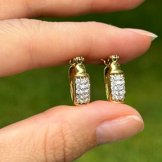 18KT Yellow Gold Multi Round Diamond Oval Hoop Earrings