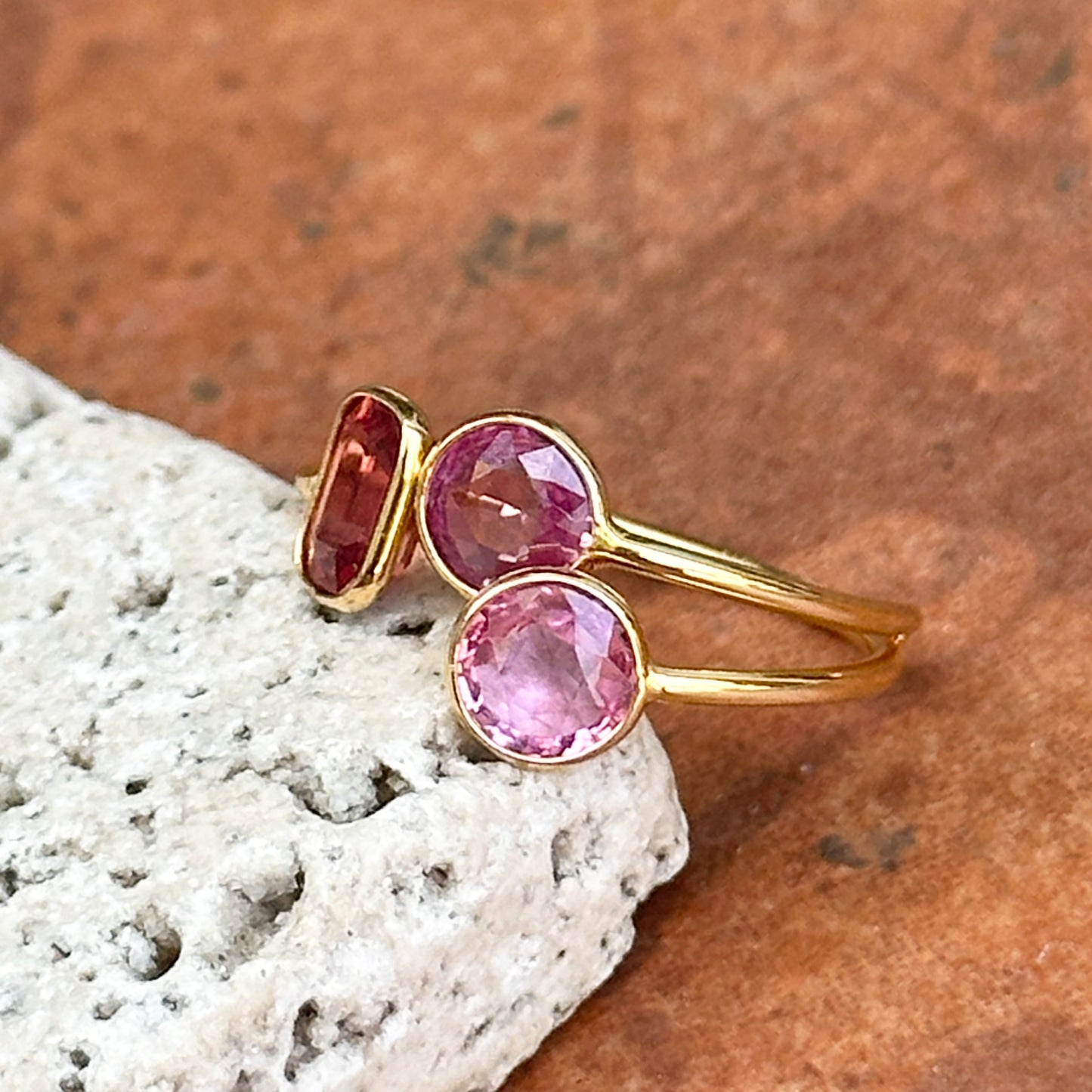 Estate 18KT Yellow Gold Bezel Pink and Orange Sapphire Ring