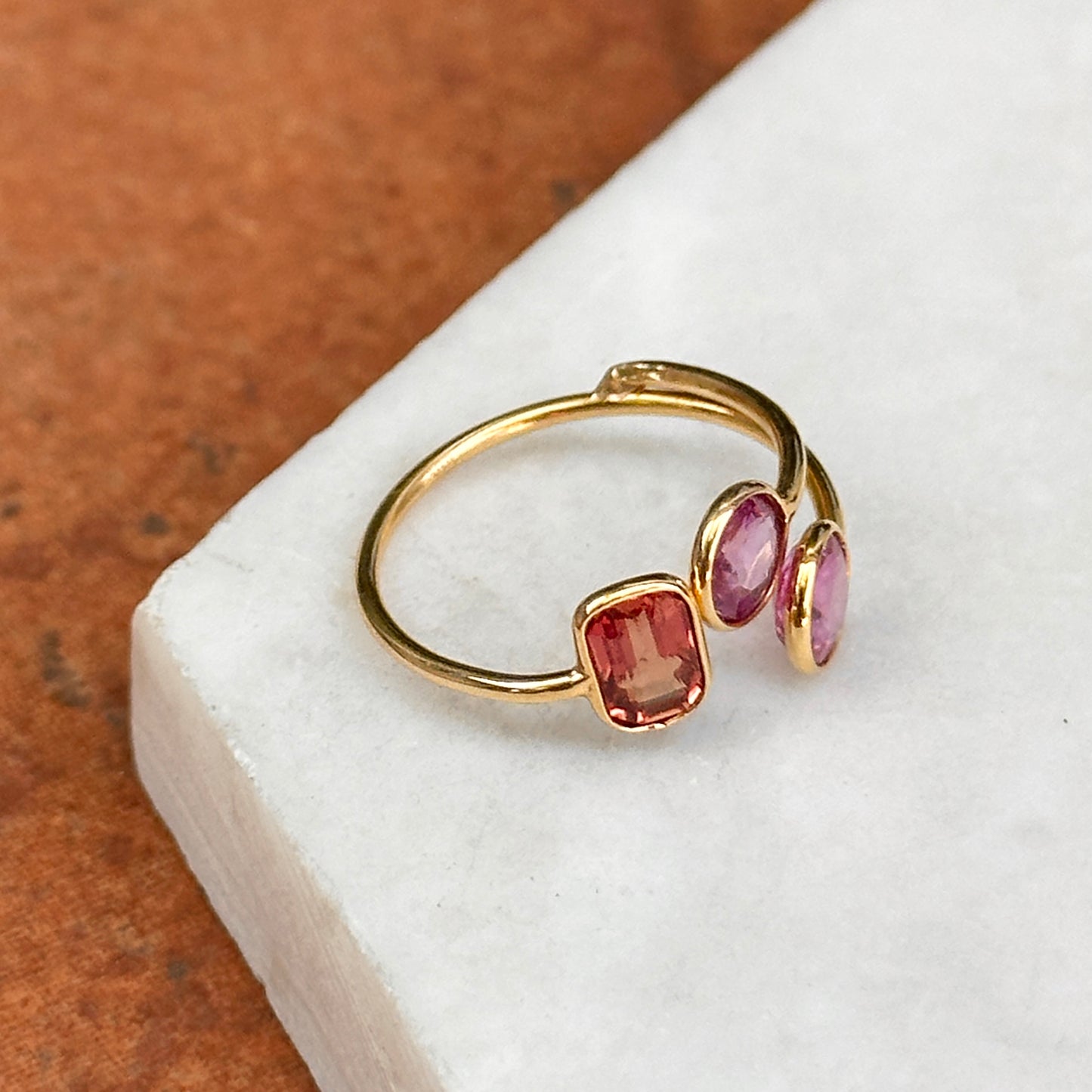 Estate 18KT Yellow Gold Bezel Pink and Orange Sapphire Ring