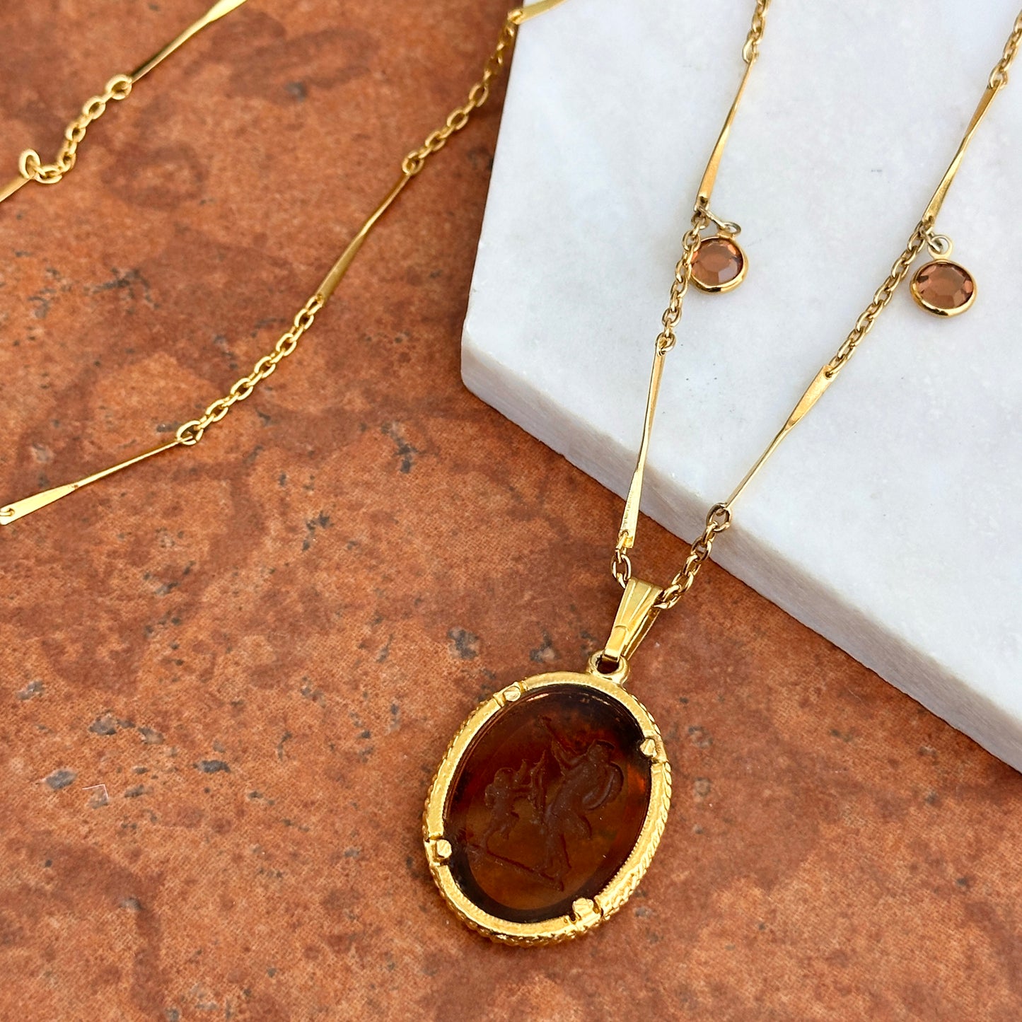 Estate Gold Tone Cameo Intalio Amber Color Venetian Glass Venus/Cupid Necklace 24” - LSJ