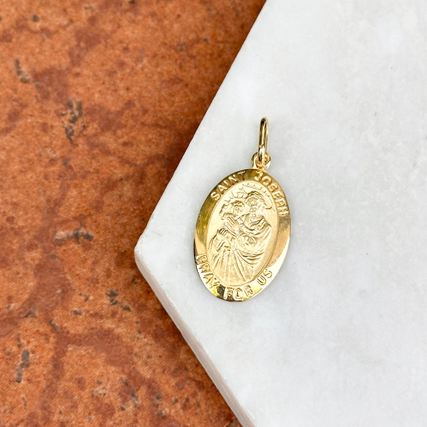 14KT Yellow Gold Oval St Jospeh Medal Pendant 22mm