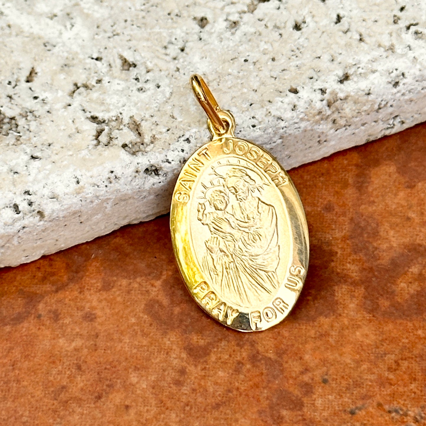 14KT Yellow Gold Oval St Jospeh Medal Pendant 22mm