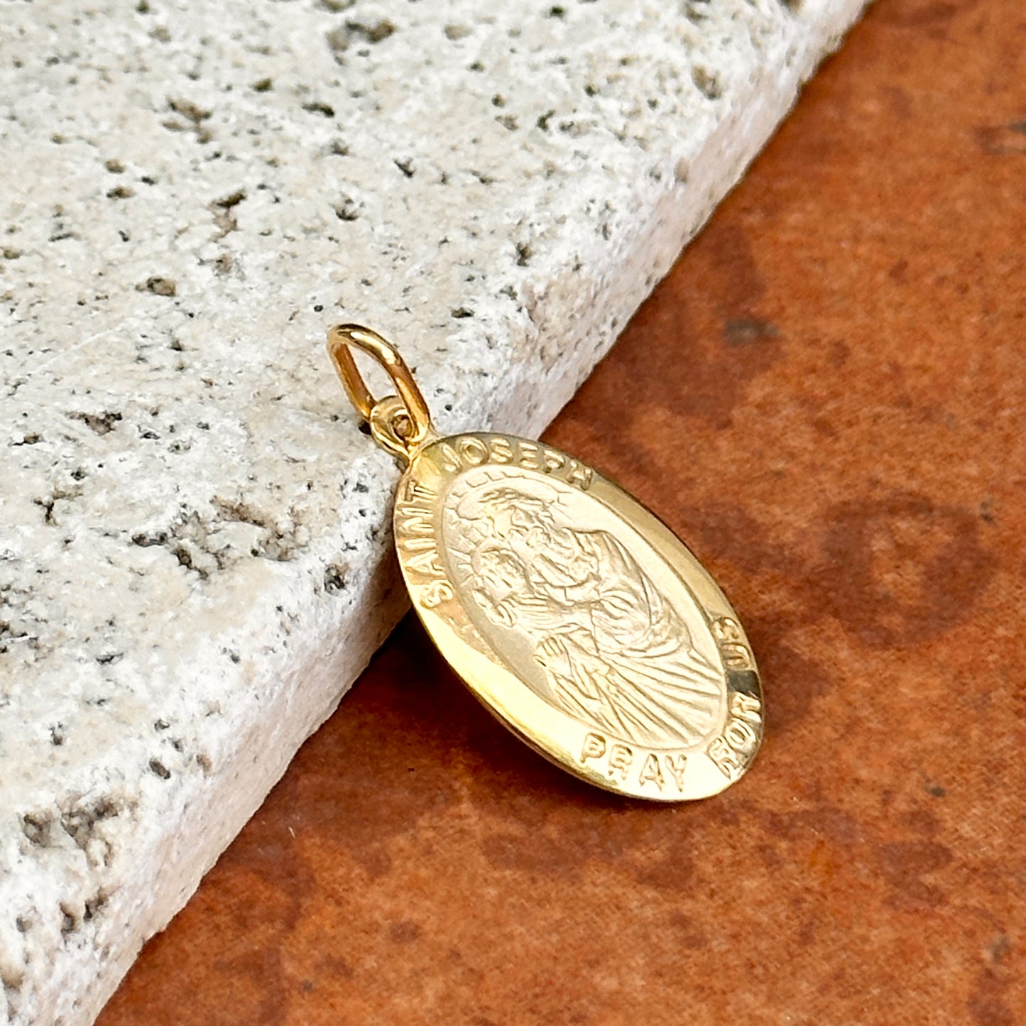 14KT Yellow Gold Oval St Jospeh Medal Pendant 22mm