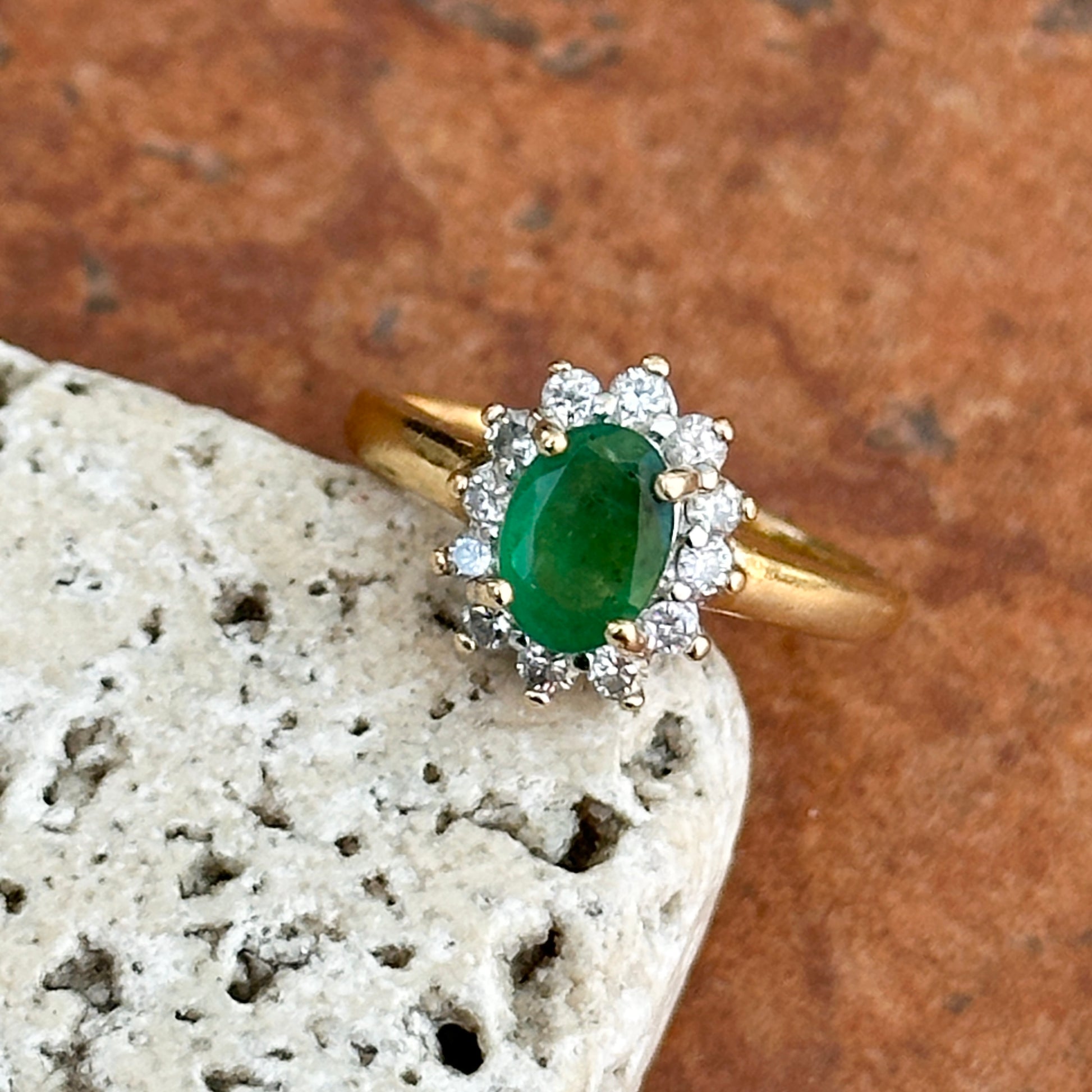 Estate 14KT Yellow Gold Oval .75-1.00CT Emerald + Diamond Halo Ring 4.5 - LSJ