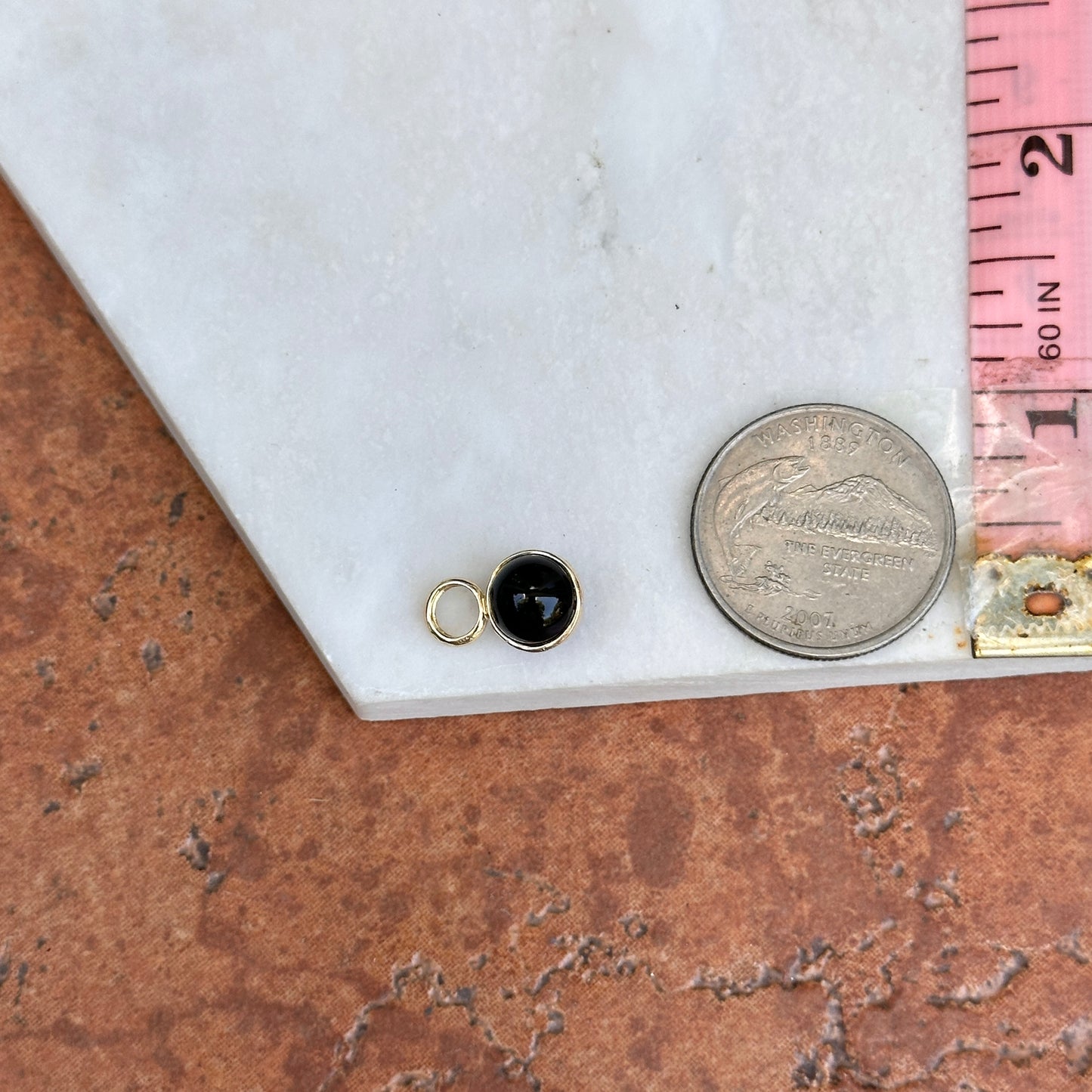 Estate 14KT Yellow Gold Onyx & Carnelian Ball Earrings Charms