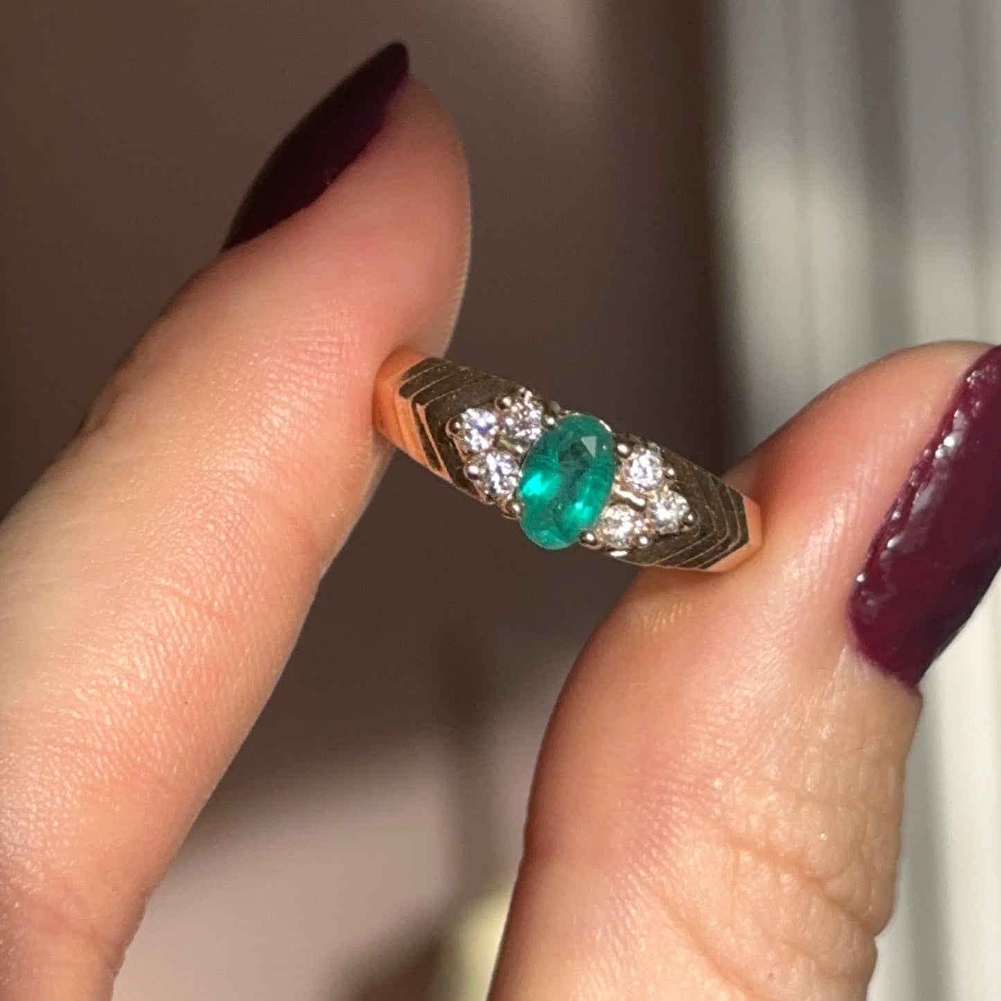 Estate 14KT Yellow Gold Oval-Cut  Faceted Emerald + Diamond Chevron Shaped Ring