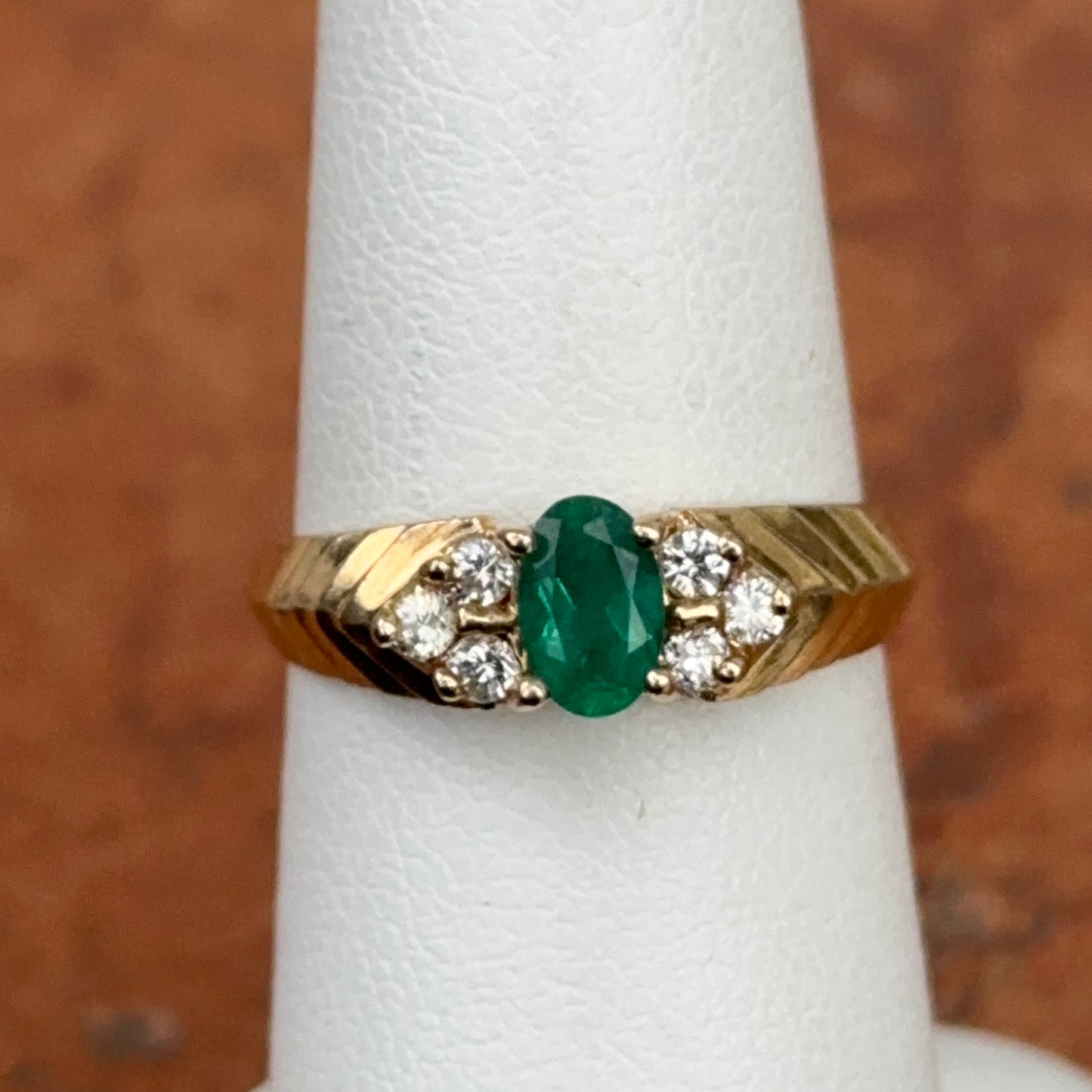 Estate 14KT Yellow Gold Oval-Cut  Faceted Emerald + Diamond Chevron Shaped Ring