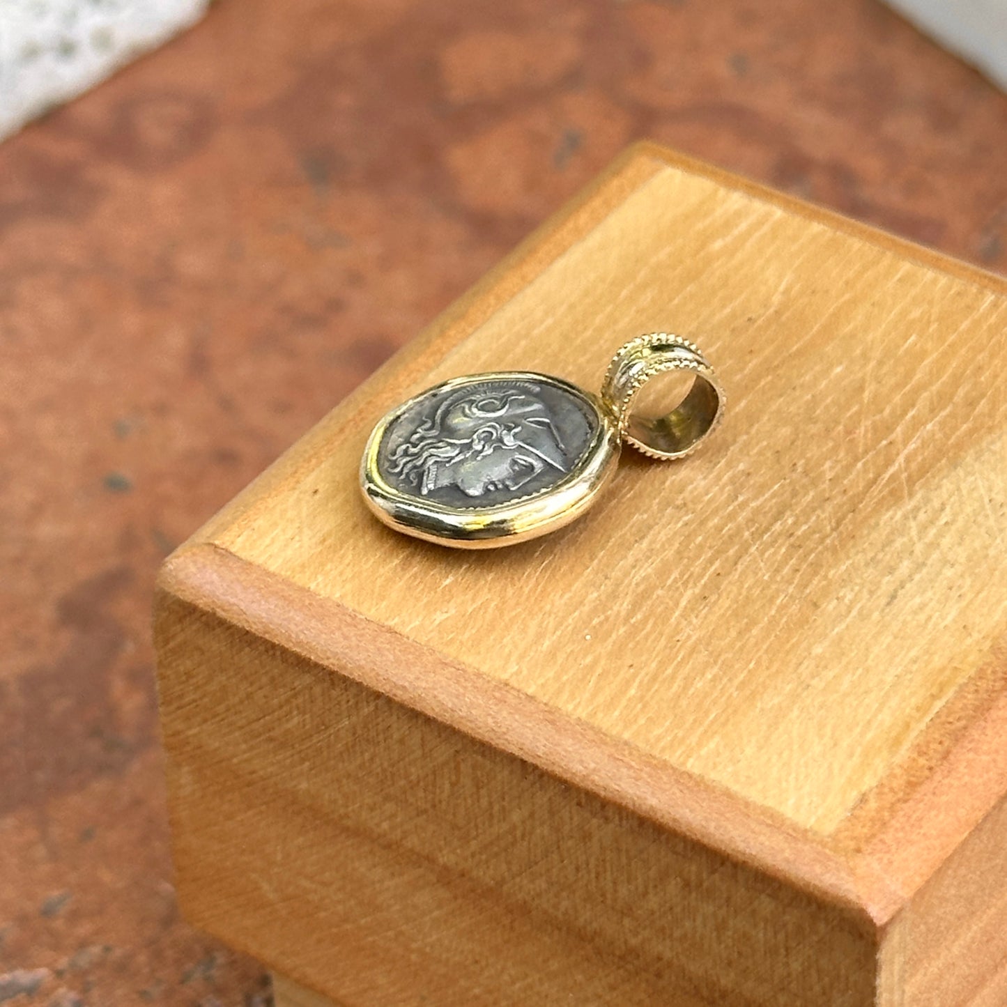 Estate 14K Yellow Gold & Silver Athena/King Pyrrhus Replica Coin Pendant
