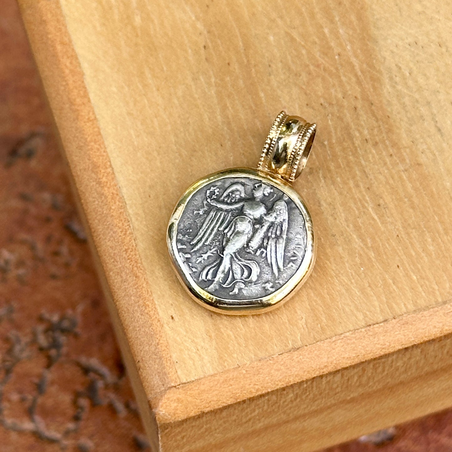 Estate 14K Yellow Gold & Silver Athena/King Pyrrhus Replica Coin Pendant