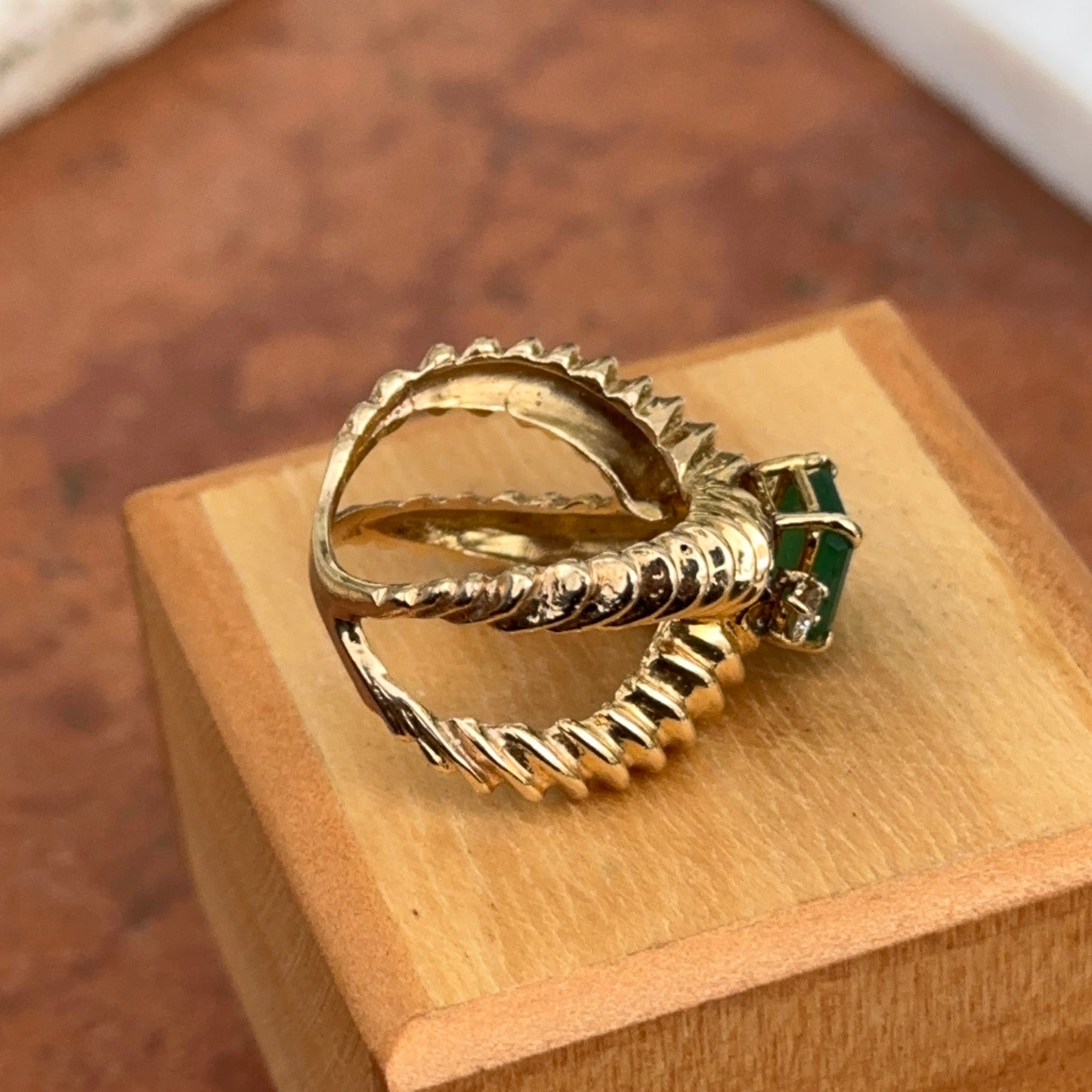 Estate 14KT Yellow Gold Emerald-Cut Emerald + Diamond Ring Ribbed Criss Cross Band Mid Century